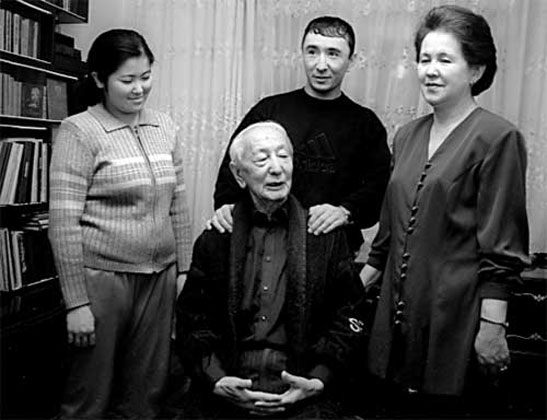Kaly Moldobasanov with his family